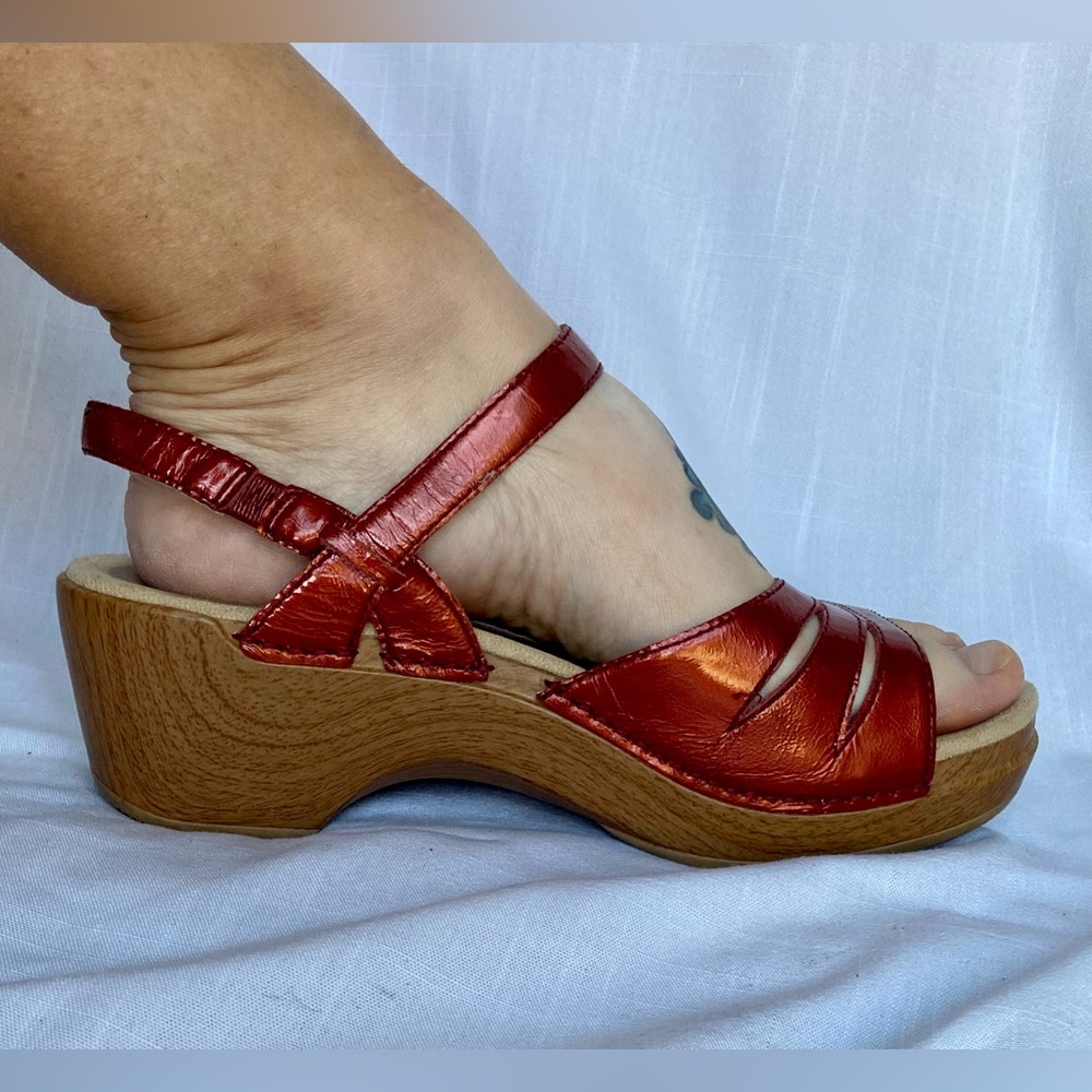 Dansko Serafina Crinkle Patent Leather, Red, size 38 (7.5)